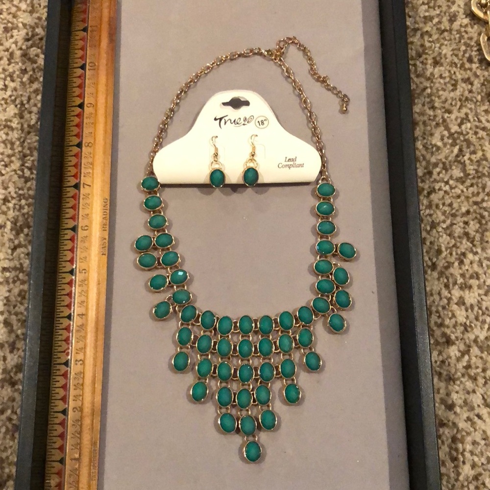 Necklace and earring set
